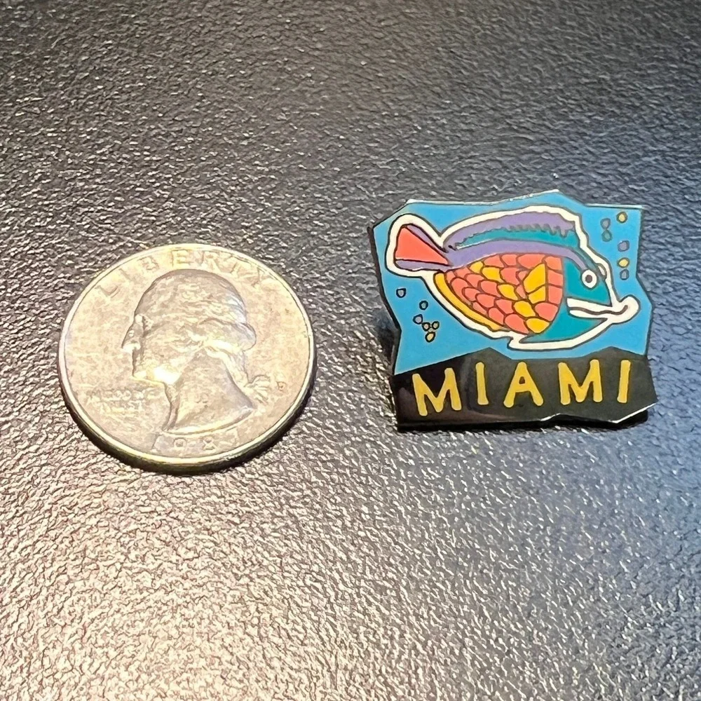 Miami Florida Fish Pin Blue Pink White Enamel Silver‎ Tone